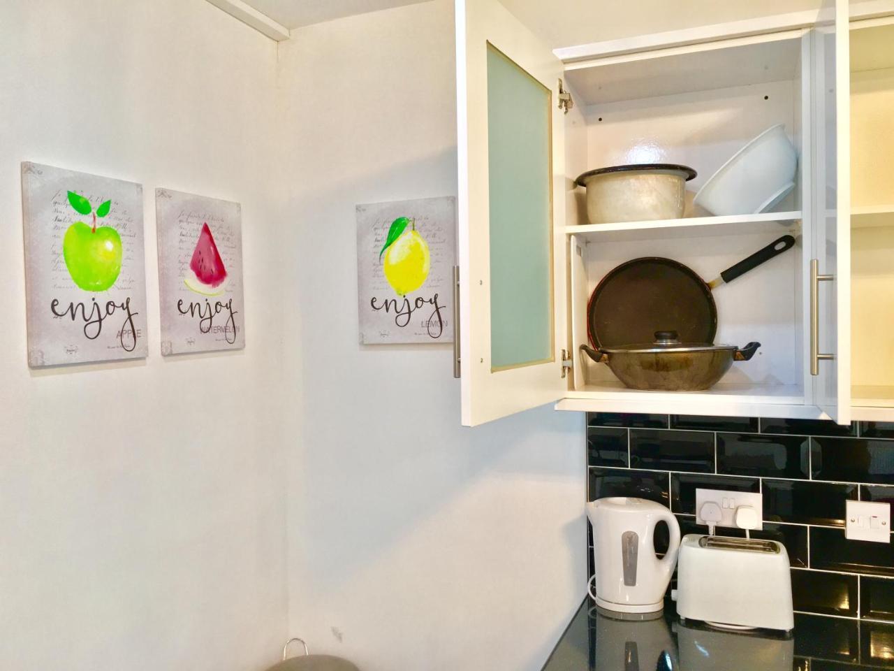 London 2 Bedroom Apartment, Kitchen, Reception And Private Garden Exterior photo